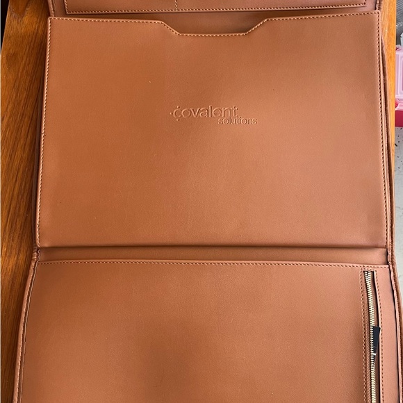 Thomas & Wynter Ginger Brown Vegan Leather Laptop Portfolio Bag - Picture 4 of 11